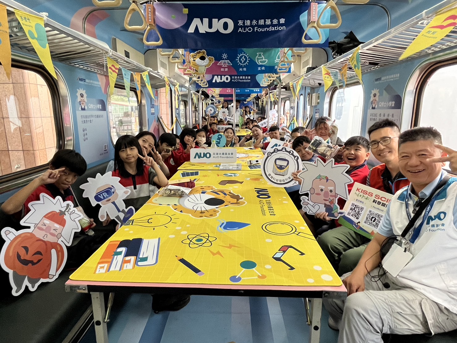 88BIFA永續基金會參與「臺灣科普環島列車」，設計基礎科學車廂課程，以「淨零碳排和永續能源」為主題，讓學生透過創意實驗認識淨零知識，以及思考生活中的減碳行為
